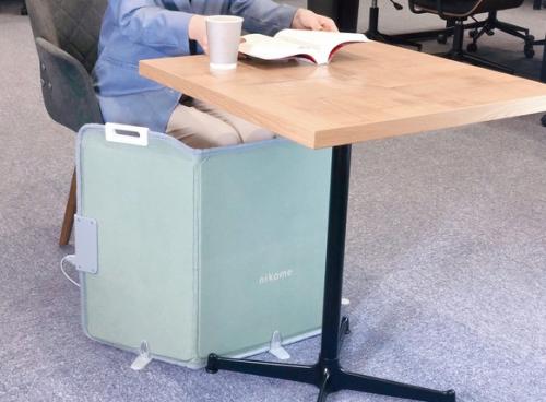 ブランケットをかけるとこたつにもなる